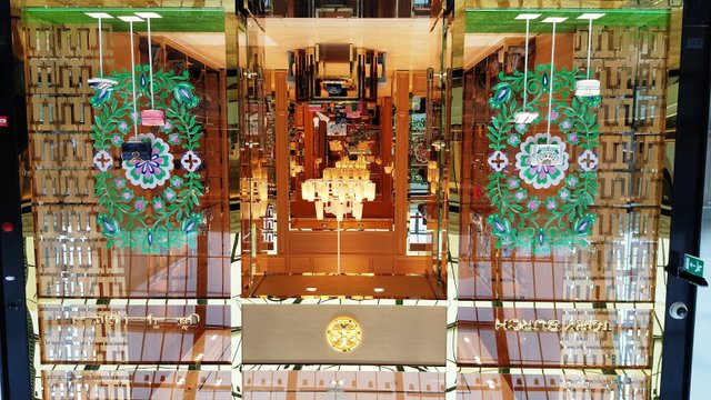 Tory Burch near Mall of the Emirates Metro Station – clothing and shoe  store in Dubai, 16 reviews, prices – Nicelocal
