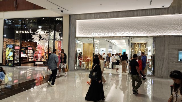 مايكل كورس Michael Kors near Burj Khalifa/Dubai Mall Metro Station – Shop  in Dubai, 53 reviews, prices – Nicelocal